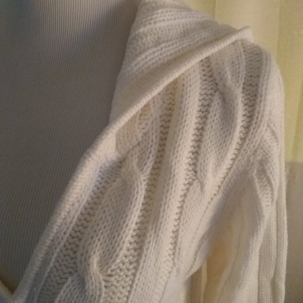 sweater - Picture 6 of 6